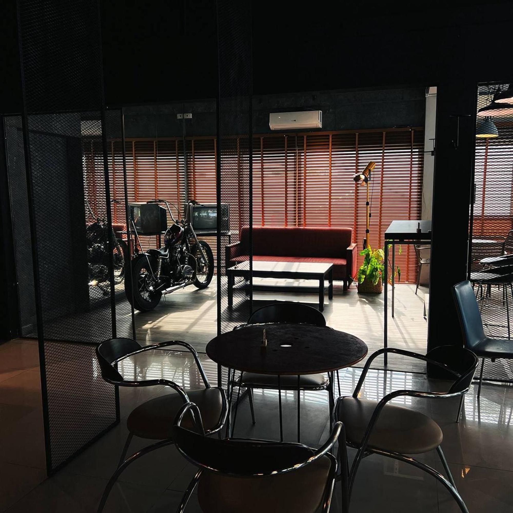 BW Thai Art Style Hotel Bangkok Bagian luar foto