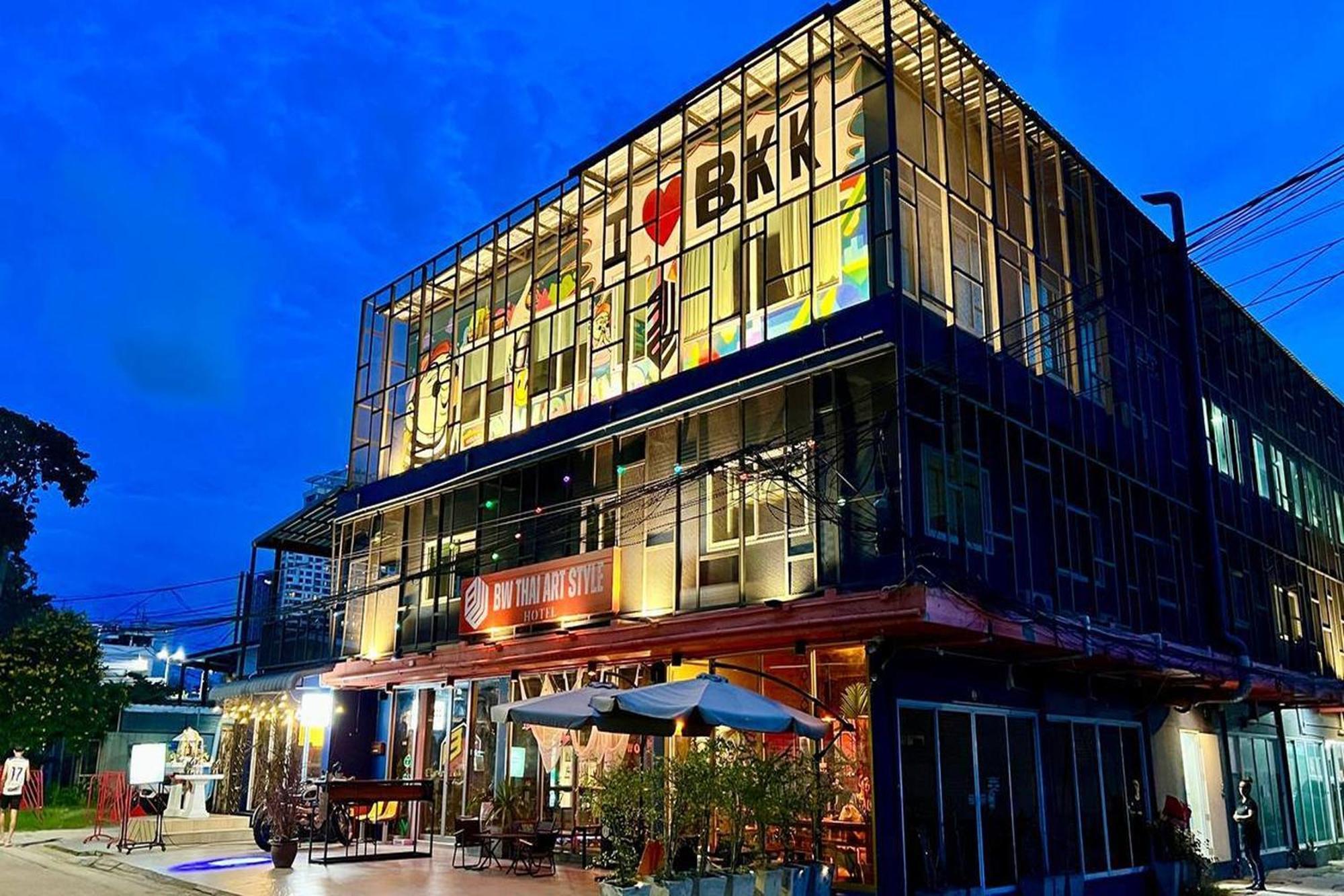 BW Thai Art Style Hotel Bangkok Bagian luar foto